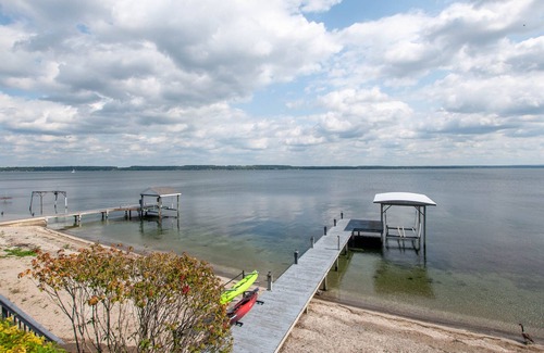 Geneva House | View on the Bay: "Panoramic Seneca Lake Sunrise Views! Close to Geneva"