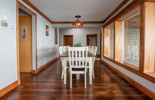 Geneva House | View on the Bay: "Panoramic Seneca Lake Sunrise Views! Close to Geneva"