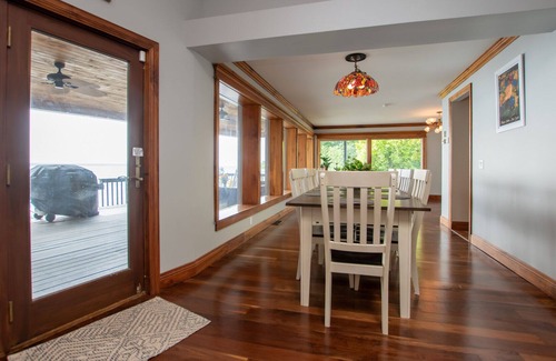 Geneva House | View on the Bay: "Panoramic Seneca Lake Sunrise Views! Close to Geneva"