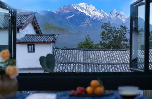 Lijiang House | Viewing Mount with Jun