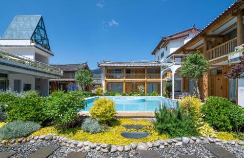 Lijiang House | Viewing Mount with Jun