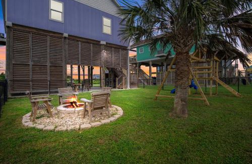 Port Bolivar House | Views! Beachside, Hot Tub, Arcade, Family Beach Retreat with Fun for Every Age!