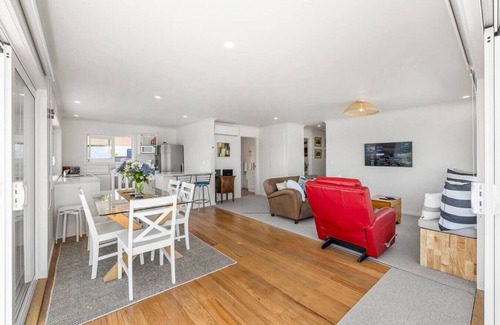 Raglan House | Views, Location + Spa