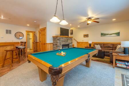 Wolf Laurel House | Views on 2 Decks~Pool Table~Hot Tub~Near Asheville
