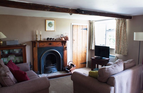 Bramfield Cottage | Views over open farmland ideally situated for exploring the Suffolk coast