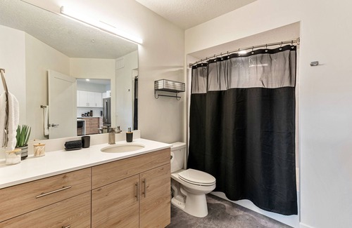 Lower Avenues Apartment | Views/TOP Floor/1BED Apartment/GYM/GARAGE Parking