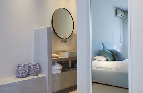 Tholaria Hotel | Vigla Hotel