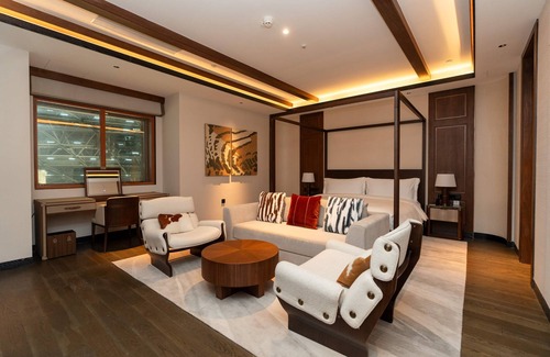 Downtown Shanghai Hotel | Vignette Collection Shanghai Snow World Hotel by IHG