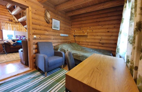 Siikainen Ski Chalet | Viihtyisä hirsimökki järven rannalla