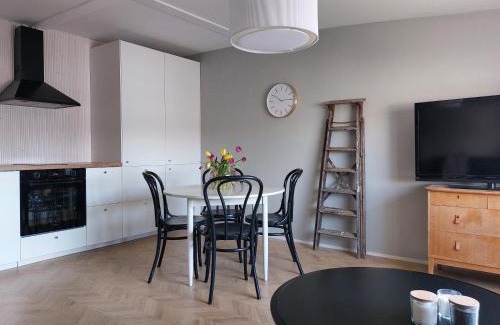 Kokkola Apartment | Viihtyisä kaksio keskuskentän vieressä
