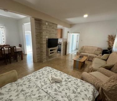 Niksic House | Vikendica Bogetici