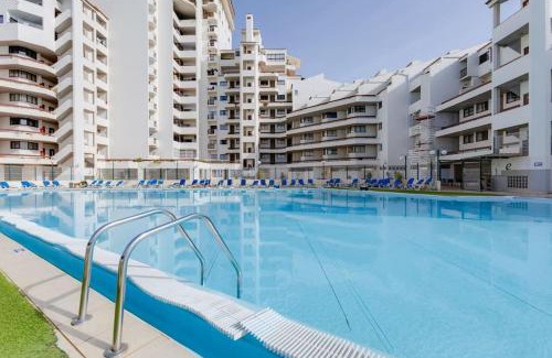 Montechoro Apartment | VILA MAGNA - Apart com AC, renovado para 4 com vista piscina em Albufeira