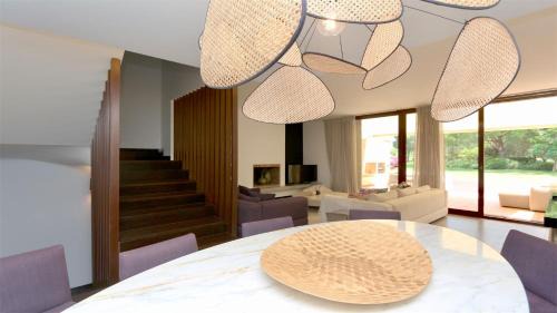 Vilamoura House | Vila Mitri, Monte laguna-CleverDetails, 5 bedroom villa, sleeps 8 adults 2 children