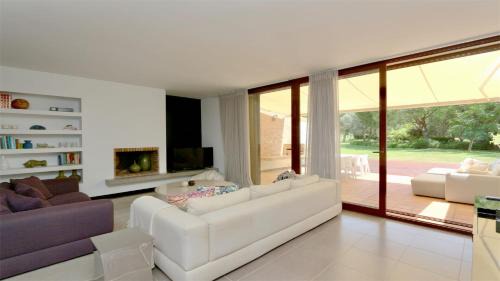 Vilamoura House | Vila Mitri, Monte laguna-CleverDetails, 5 bedroom villa, sleeps 8 adults 2 children