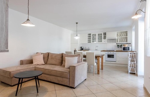 Miren-Kostanjevica Villa | Vila Sistiana