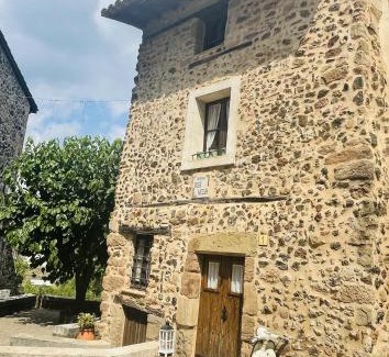 Santa Pau Apartment | ViLA VELLA 1