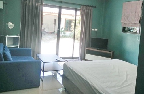 Si Sunthon House | VILAGE STUDIO TV 3, 1.5 KM TO BANGTAO BEACH(1157 )