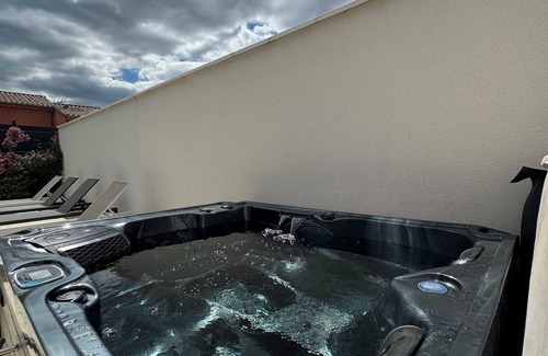 Joyeuse Villa | Villa à Joyeuse - Ardèche- au Calme Avec Piscine et Jacuzzi Privé