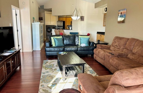Lago Vista Condo | VILLA 1308 - Top Floor at Island Resort with Panoramic Lakeview & Private Grill