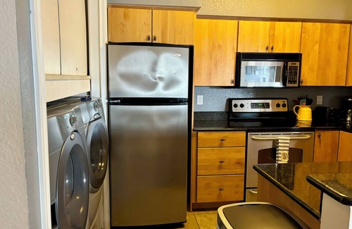 Lago Vista Condo | VILLA 1308 - Top Floor at Island Resort with Panoramic Lakeview & Private Grill