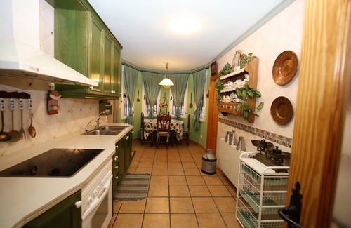Tibi Ski Chalet | Villa 15min from Alicante, free WiFi, indoor pool, ideal for families.
