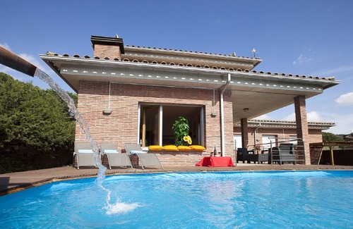 Llinars del Valles House | Villa 18 people, Train Direct Airport, NEW 2023 DISCOUNTS,