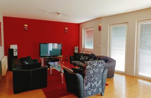 Modrica Villa | Villa 2 Etagen mit großen Garten