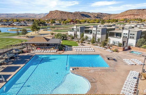 Bloomington Condo | Villa #22 Bloomington Country Club: Pool, Golf, Restaurant