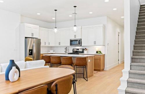 Bloomington House | Villa 30 - 4 bedroom townhome pool and hot tub