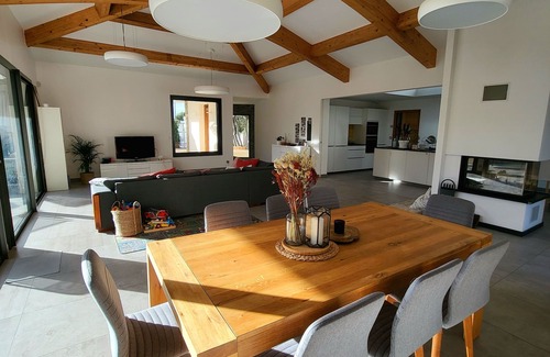 Saint-Clement-de-Riviere Villa | Villa 300 M2, Dans la Pinède, Avec Salle de Jeux et Piscine et à 30mn des Plages