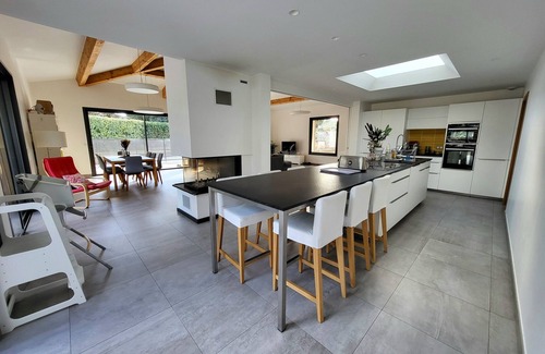 Saint-Clement-de-Riviere Villa | Villa 300 M2, Dans la Pinède, Avec Salle de Jeux et Piscine et à 30mn des Plages