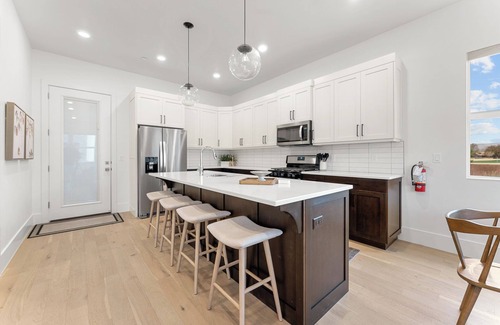 Bloomington Condo | Villa #33 at Bloomington Country Club: Pool, Golf, Restaurant