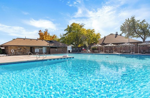 Bloomington Condo | Villa #33 at Bloomington Country Club: Pool, Golf, Restaurant