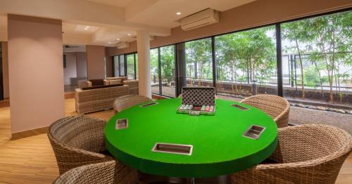 St.Stanislaus Villa Villa | Villa 41 by StayVista - A chic retreat with a pool, poker table, and a theater room