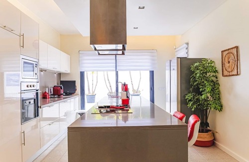 Nazare Villa | Villa-4Bedroom-3Bathroom-Pool-PetFriendly