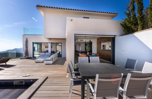 Carqueiranne Villa | Villa 5 Etoiles vue sur les Iles d'Or Carqueiranne Sea and Mountain Pleasure Villa Vue Mer La Californie