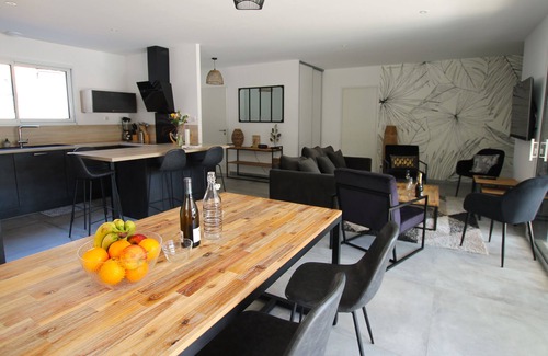 Saint-Vincent-sur-Jard House | Villa Agapanthes, perfect in any season, with heated swimming pool