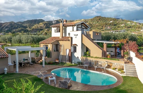 Mitogio Villa | Villa Alcantara