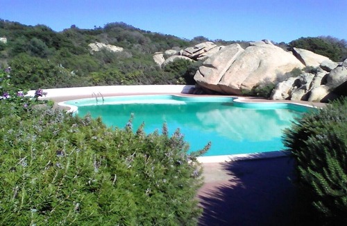 Punta Sardegna Villa | Villa Almar La Sarra in village, pool in granite rock setting.