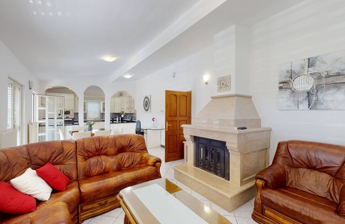 Neoric Villa | Villa Almas with swimming pool, summer grill house and tennis court