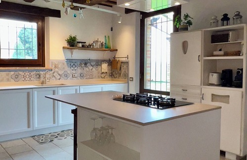 Montemarciano Villa | Villa Altrove surrounded by greenery and a stone's throw from the sea
