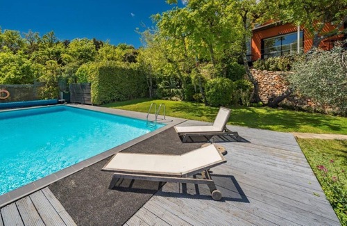 Cabris Villa | Villa among the treetops, overlooking the hilltop village of Cabris and the sea.