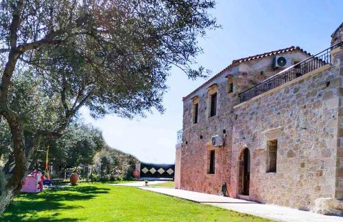 Kissamos Villa | Villa Anastasia Luxe with Top WiFi, BBQ & Amazing Views