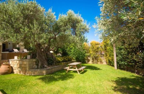 Pervolakia Villa | Villa Antonousa - Private Pool Oasis