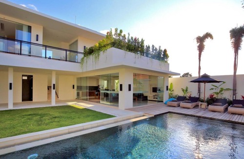 Petitenget Villa | Villa Aquila Seminyak