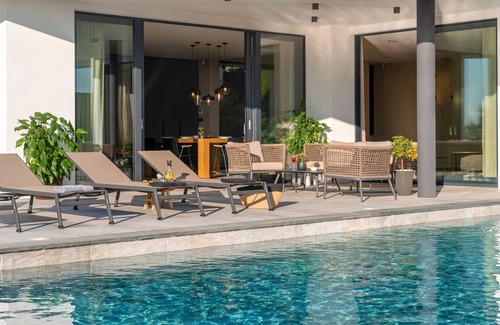 Stinjan Villa | Villa Aruna by Villas Guide