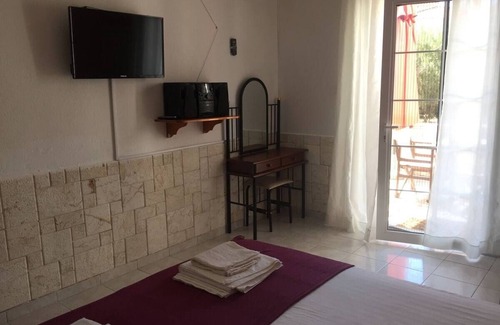 Halkidiki Hotel | Villa Askamnia and Suites Franz. Double bed Beach Pool, Bar, Resort Parkpl.