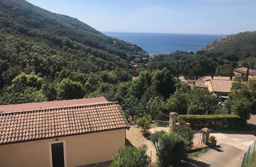 Rio nell'Elba Apartment | Villa at Peri Trilocale 2 bedrooms and a terrace overlooking the sea