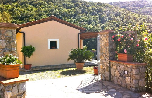 Rio nell'Elba Apartment | Villa at Peri Trilocale 2 bedrooms and a terrace overlooking the sea