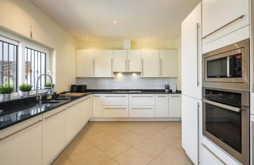 Mato Serrao Villa | Villa at walking distance from center and beach!